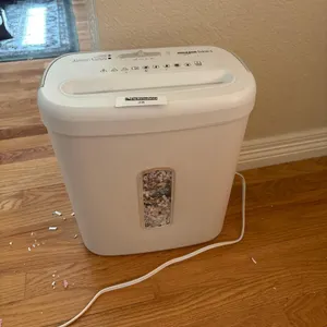 AMAZON BASICS PAPER SHREDDER