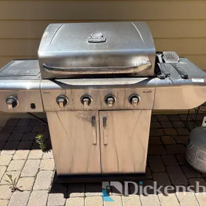 COMMERCIAL SERIES CHARBROIL GRILL