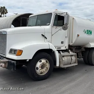 2001 Freightliner FLD112 water truck