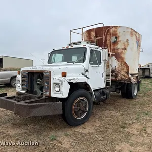 1982 International 1954 feed mixer truck