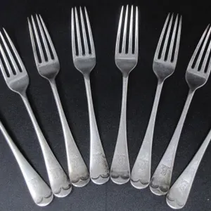 8 HALLMARKED STERLING SILVER DINNER FORKS 626g