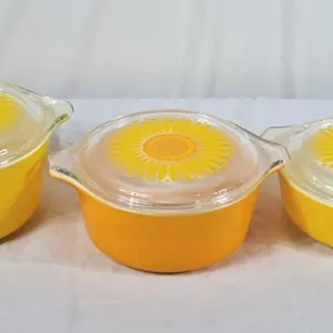 Gorgeous Vintage Pyrex Daisy Casseroles - Great