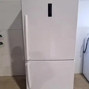 Hisense fridge w/ bottom freezer.  Model RB17N6BWE