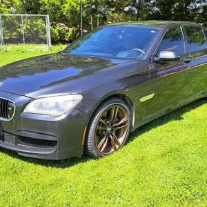 2013 BMW 750 XI. 208,163 +/- kms