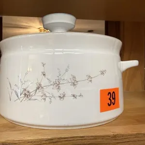 Noritake stoneware covered casserole dish