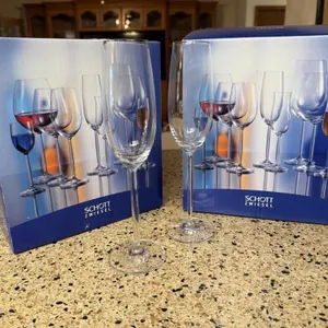 DIVA champagne flutes