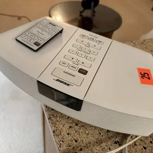 BOSE wave radio, remote included