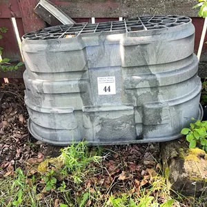 PLASTIC OVAL WATER TROUGH w/ HEATING ELEMENT