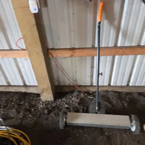 24" Magnetic Shop Broom (W)
