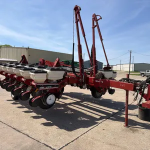 White 6180 12row30 Vacu Meter Planter