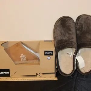 St. Louis Cardinal Slippers, Men's Size 9-10; Isotoner Slippers, Size 8-9