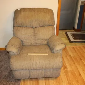 Flexsteel Rocker Recliner, Measures 38 x 43 x 38