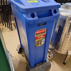 Rubbermaid Slim Jim Recycle Bin on Cart