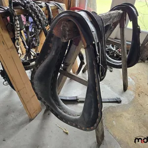 Adjustable Horse Collar 26"-28"
 UNRESERVED