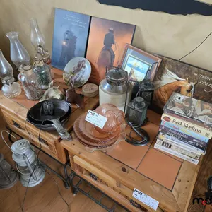 Assorted Books & Western Decorative Pieces
 UNRESERVED