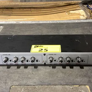 DBX PROFESSIONAL PRODUCTS 223XS STEREO 2 WAY/MONO 3 WAY CROSSOVER WITH XLR CONNECTORS