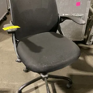 BLACK MOBILE ADJUSTABLE MID BACK OFFICE CHAIR (STYLE 3)