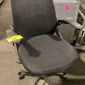 BLACK MOBILE ADJUSTABLE MID BACK OFFICE CHAIR (STYLE 3)