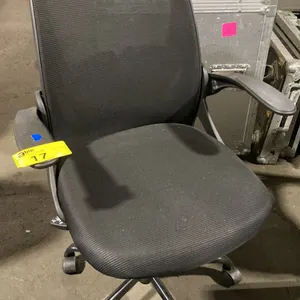 BLACK MOBILE ADJUSTABLE MID BACK OFFICE CHAIR (STYLE 3)