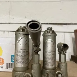 Two 1 1/2 Ton Hydraulic Jacks