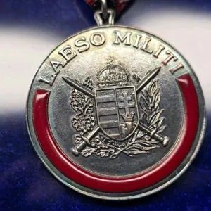 Laeso Militar\y Wound Medal w/ Red Enamel & Tri