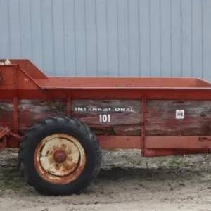 International 101 Manure Spreader, 9'L x 58"W