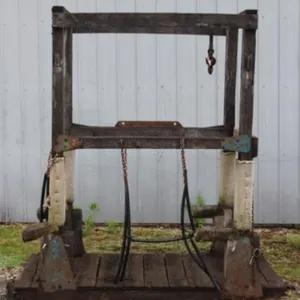 Draft Horse Shoeing Stock, 90"T x 5'D x 42"W