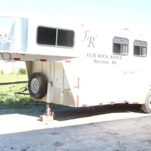 '06 Titan Avalanche 3 Horse Slant Goosneck Trailer