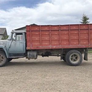 1976 International Loadstar S/A Grain Truck