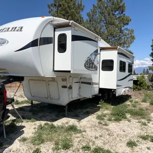 2011 Montana Mountaineer by Keystone 5th Wheel Trailer-28.5 Feet Long- 2 Pull Outs-BC Registered