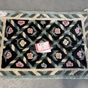 Rug, 2’ x 3’