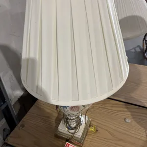 White flower lamp