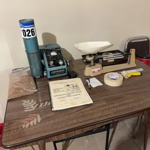 Labtronics 919 Moisture Tester, Charts ,Scale & Green Count Tester