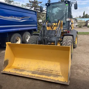 324P John Deere Loader   SN: