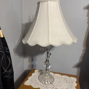 LAMPS AND LIGHTED MIRROR LOT, QTY (4)