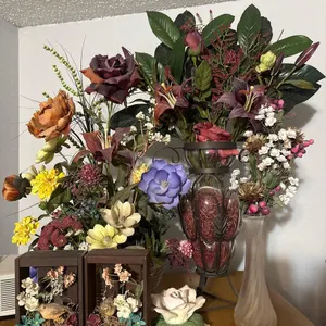 VARIETY OF FLORAL DECOR & VASES