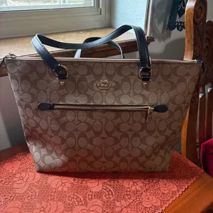 COACH SIGNATURE GALLERY TOTE IN BLACK AND BROWN