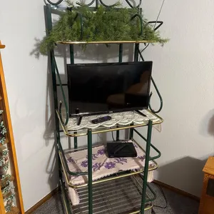 GREEN AND GOLD METAL BAKERS RACK ONLY