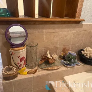 VARIOUS BATHROOM DECORATIONS