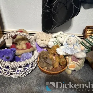 STUFFED TEDDY BEARS, RABBITS & BASKETS