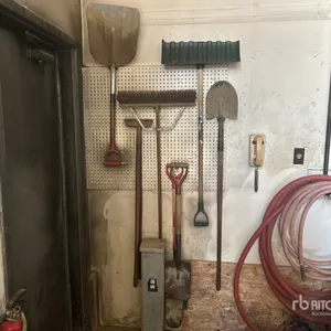 Quantity of Shovels