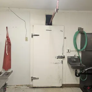 142"x142" Insulated Cooler
 UNRESERVED