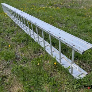 Passerelle en aluminium
 UNRESERVED