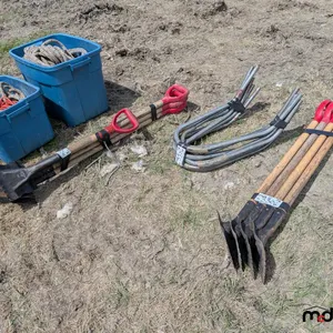Divers outils de toiture et plus encore
 UNRESERVED
