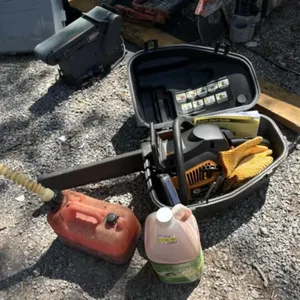 Poulan 18 " 42cc Chainsaw In Case With Gas Can &