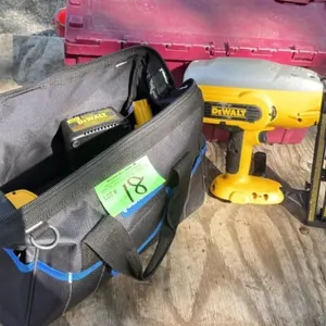 Dewalt Brad Nailer, Batteries, Charger