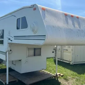2006 Palomino 8FT Truck Camper. Model Maverick