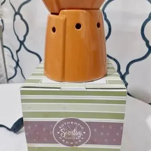 NIB Vintage Retired Scentsy Wax Warmer Soho