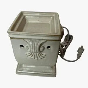 NIB Scentsy Windsor Full Size Warmer