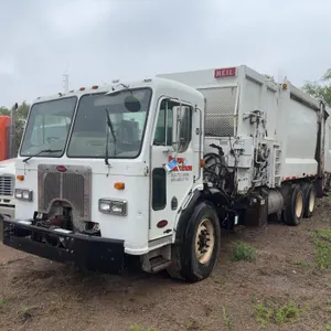 2004 Peterbilt 320 Garbage Truck